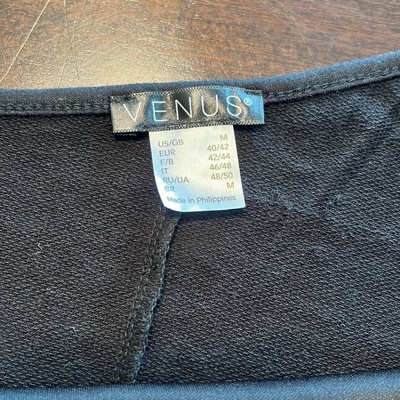 Cute top! - Picture 3 of 4